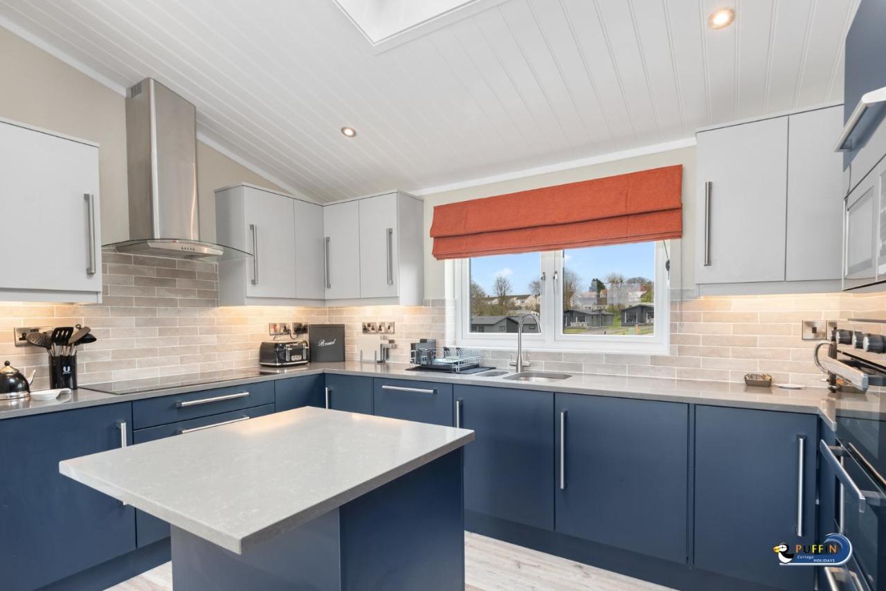 Valley View Lodge - Luxury Lodge, Hot Tub, Close To Beach Penally Exterior photo