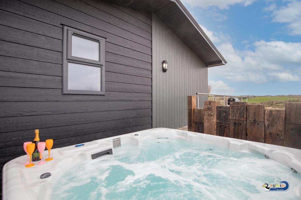 Valley View Lodge - Luxury Lodge, Hot Tub, Close To Beach Penally Exterior photo